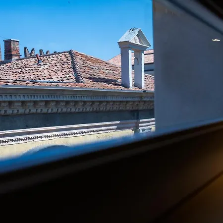 Lords Of Luxury * Verona