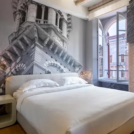 Lords Of Luxury Apartmán